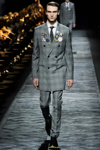 Look 45